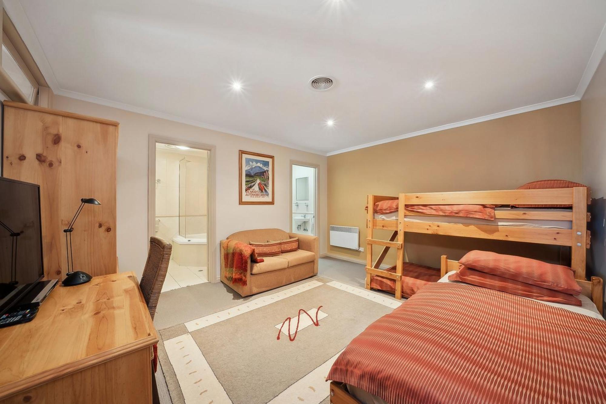 Hotel Pension Grimus Mount Buller Εξωτερικό φωτογραφία